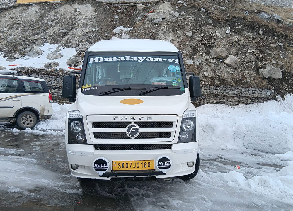 20 Seater Luxury Tempo Traveller