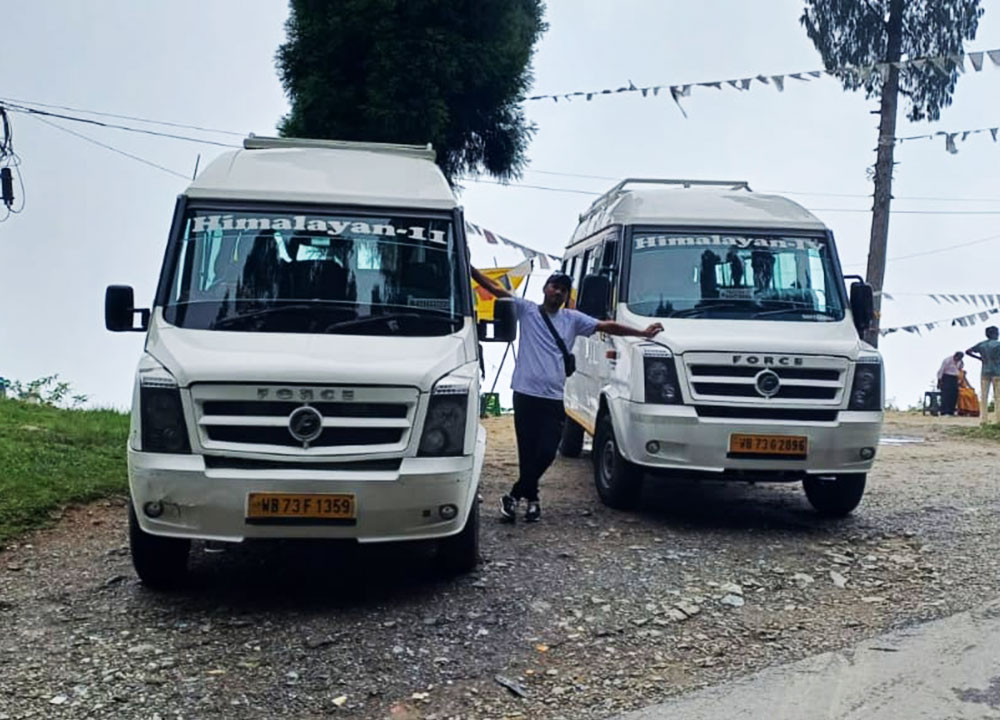 17 Seater Luxury Tempo Traveller